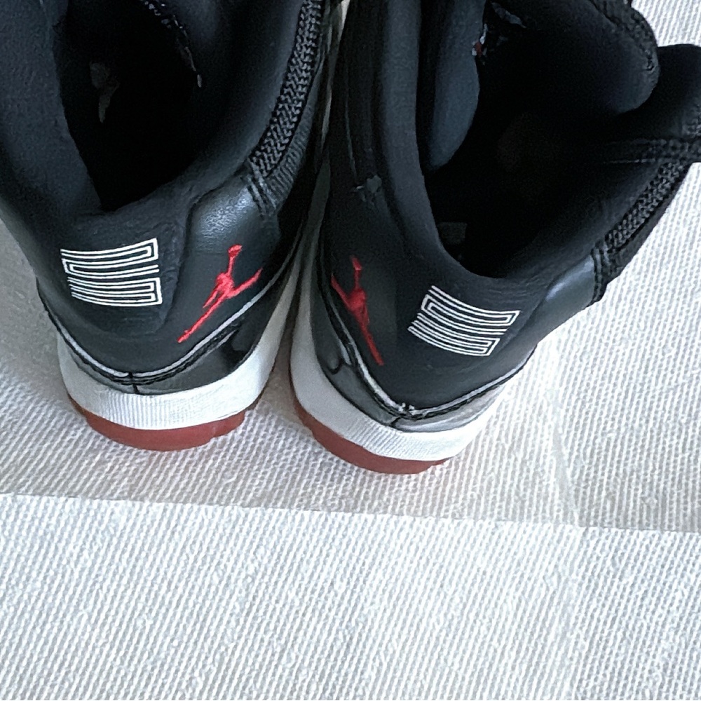 Jordan 11 Bred - Picture 6 of 8